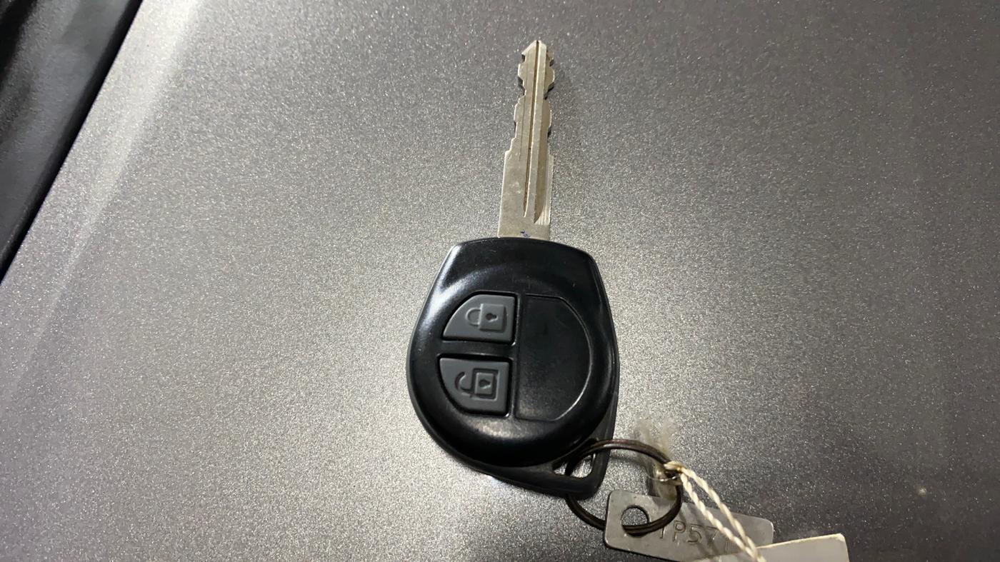 2014 Maruti Swift VXI, Petrol, Manual, 68,323 km, Key Close Up