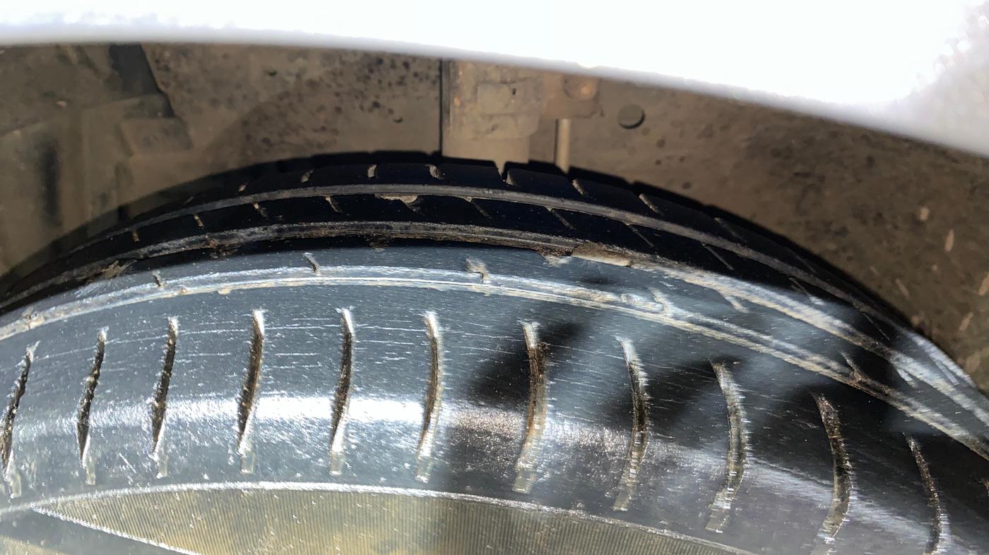 2014 Maruti Swift VXI, Petrol, Manual, 68,323 km, Left Front Tyre Tread