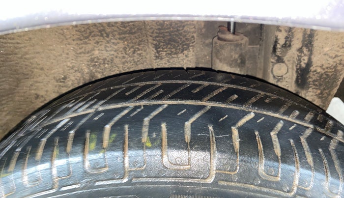 2014 Maruti Swift VXI, Petrol, Manual, 68,323 km, Left Rear Tyre Tread