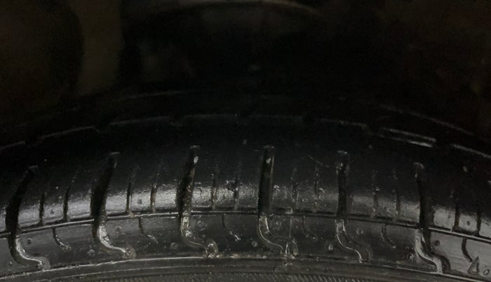 2013 Hyundai i10 MAGNA 1.2, Petrol, Manual, 71,314 km, Right Front Tyre Tread