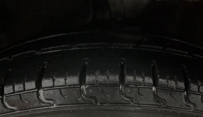 2013 Hyundai i10 MAGNA 1.2, Petrol, Manual, 71,314 km, Left Front Tyre Tread
