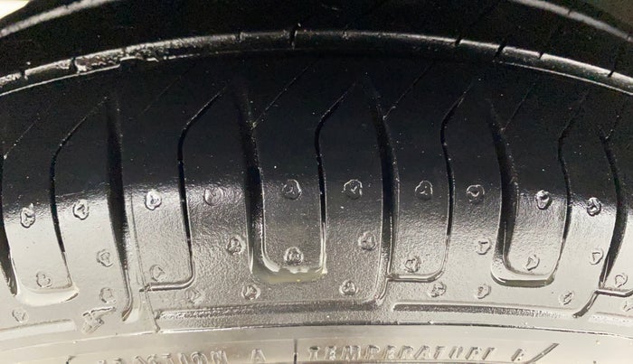 2014 Hyundai i10 MAGNA 1.1, Petrol, Manual, 52,482 km, Left Front Tyre Tread
