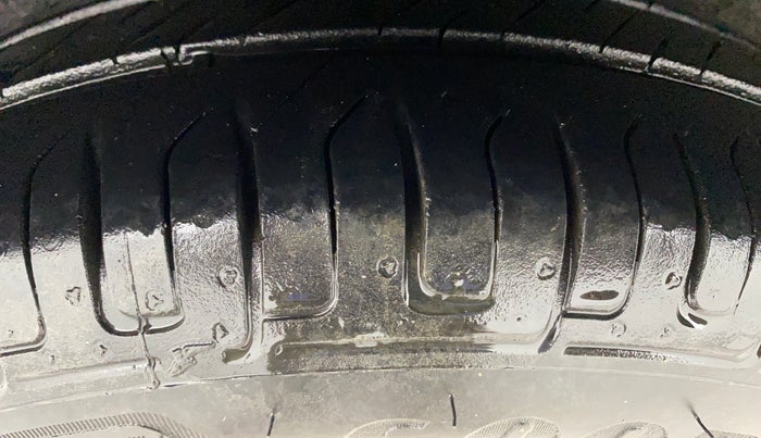 2014 Hyundai i10 MAGNA 1.1, Petrol, Manual, 52,482 km, Right Rear Tyre Tread