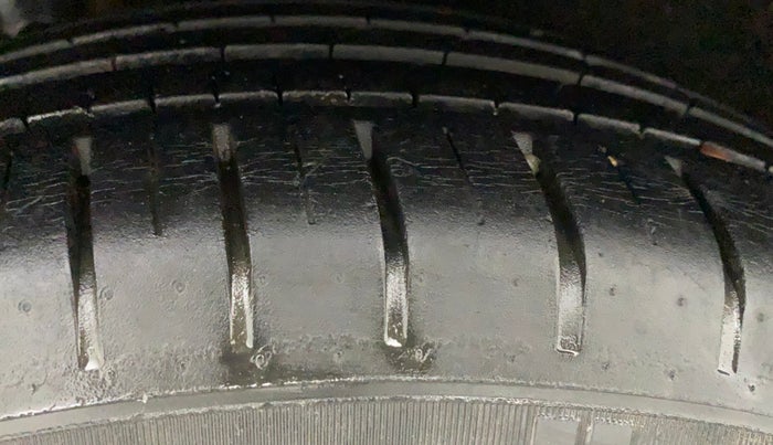 2018 Maruti Baleno ZETA PETROL 1.2, Petrol, Manual, 30,189 km, Right Rear Tyre Tread