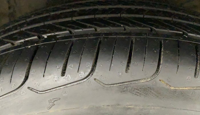 2018 Maruti Baleno ZETA PETROL 1.2, Petrol, Manual, 30,189 km, Right Front Tyre Tread