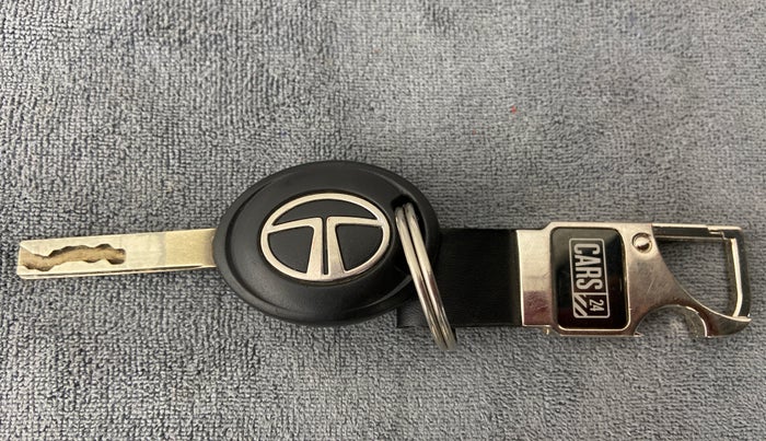 2020 Tata ALTROZ XE 1.2, Petrol, Manual, 12,401 km, Key Close Up