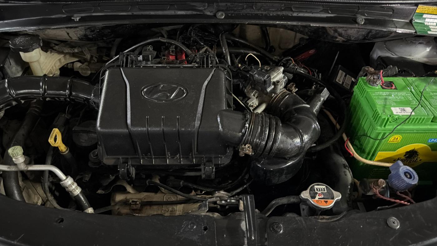 2015 Hyundai i10 MAGNA 1.1, CNG, Manual, 76,200 km, Engine View