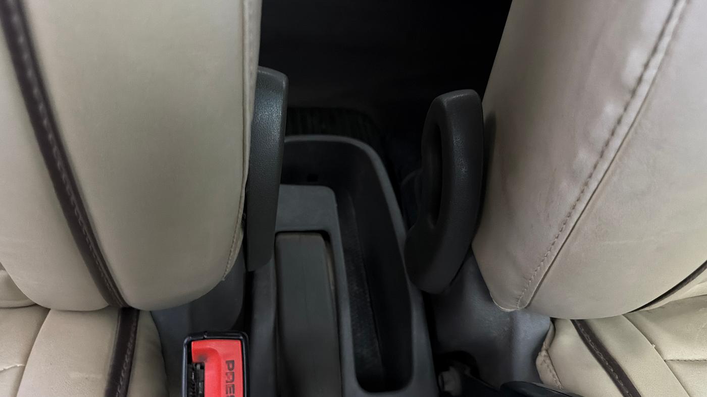 2015 Hyundai i10 MAGNA 1.1, CNG, Manual, 76,200 km, Driver Side Adjustment Panel