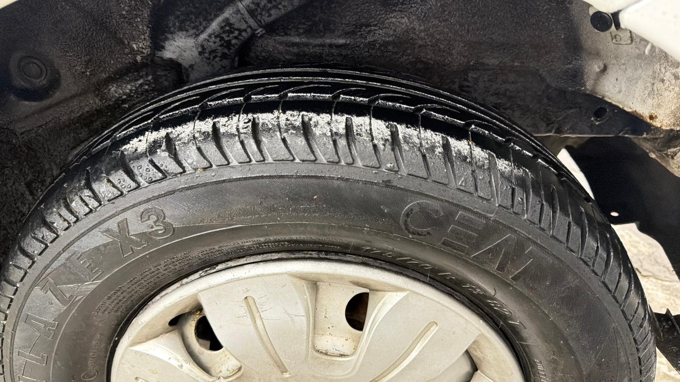2015 Hyundai i10 MAGNA 1.1, CNG, Manual, 76,200 km, Left Rear Tyre Tread