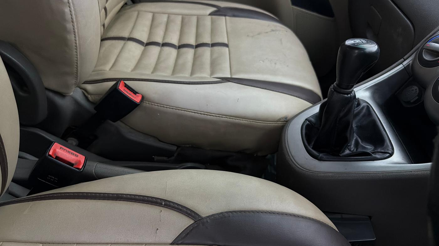 2015 Hyundai i10 MAGNA 1.1, CNG, Manual, 76,200 km, Gear Lever