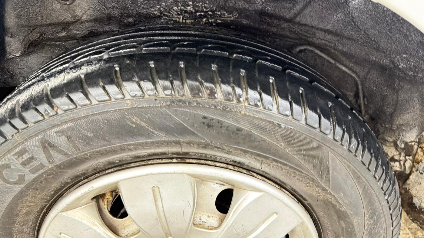 2015 Hyundai i10 MAGNA 1.1, CNG, Manual, 76,200 km, Right Rear Tyre Tread