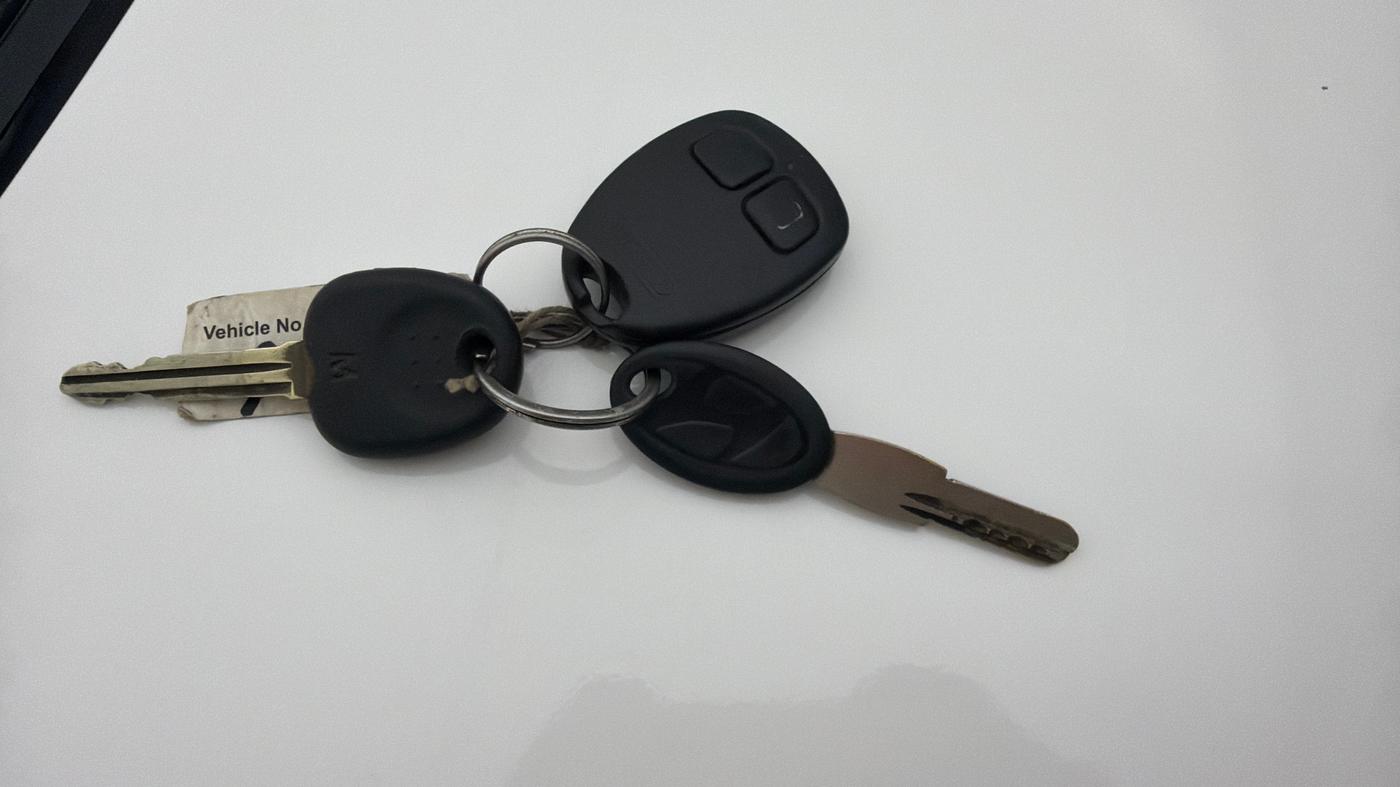 2015 Hyundai i10 MAGNA 1.1, CNG, Manual, 76,200 km, Key Close Up