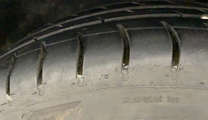 2019 Volkswagen Polo TRENDLINE 1.0L, Petrol, Manual, 69,775 km, Left Front Tyre Tread