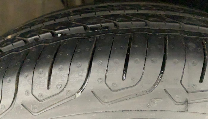 2019 Volkswagen Polo TRENDLINE 1.0L, Petrol, Manual, 69,775 km, Right Front Tyre Tread