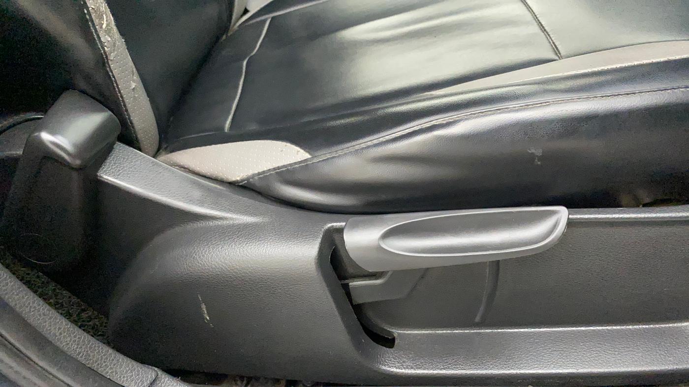2019 Volkswagen Polo TRENDLINE 1.0L, Petrol, Manual, 69,775 km, Driver Side Adjustment Panel