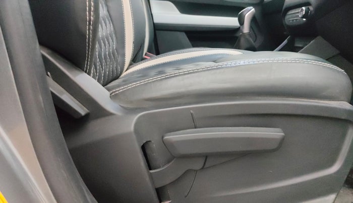 2023 Tata PUNCH CREATIVE  MT, Petrol, Manual, 14,073 km, Driver Side Adjustment Panel