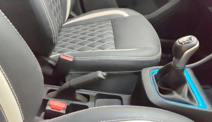 2023 Tata PUNCH CREATIVE  MT, Petrol, Manual, 14,073 km, Gear Lever