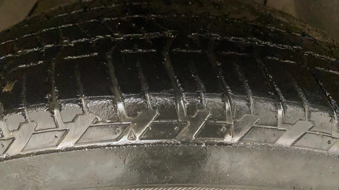 2018 Mahindra XUV500 W10, Diesel, Manual, 55,972 km, Left Front Tyre Tread