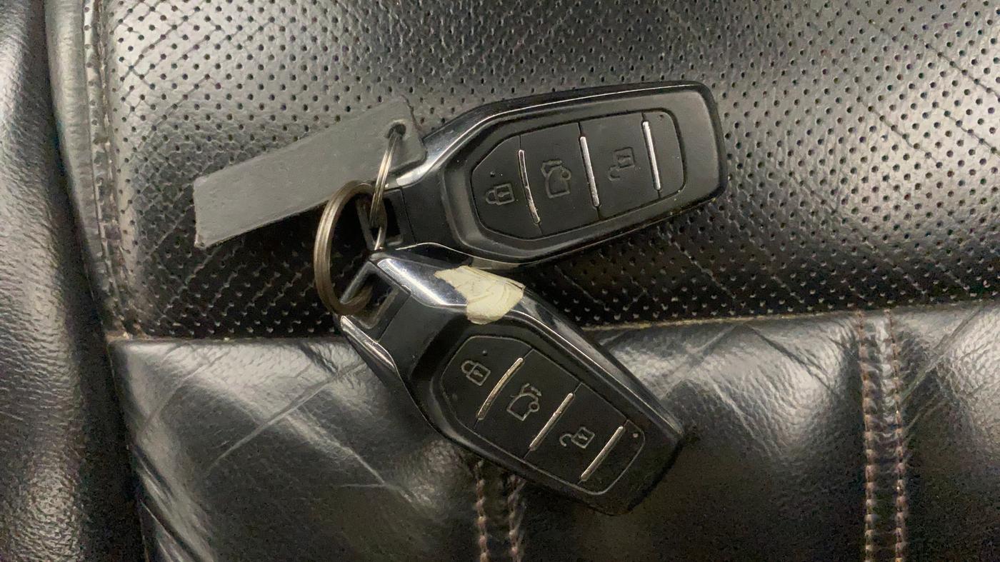 2018 Mahindra XUV500 W10, Diesel, Manual, 55,972 km, Key Close Up