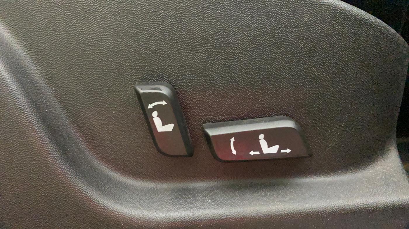 2018 Mahindra XUV500 W10, Diesel, Manual, 55,972 km, Driver Side Adjustment Panel