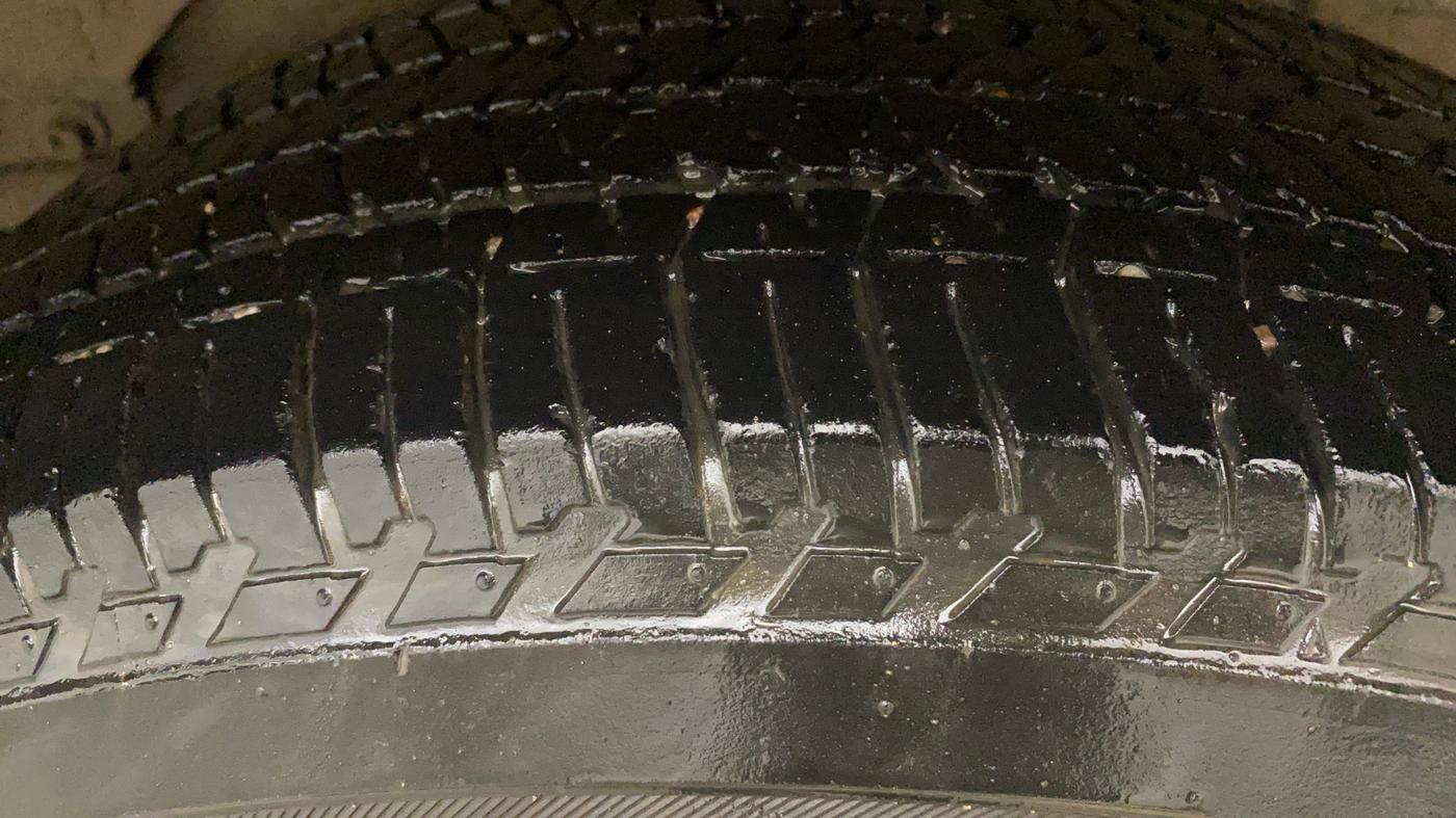 2018 Mahindra XUV500 W10, Diesel, Manual, 55,972 km, Left Rear Tyre Tread