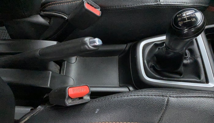 2018 Maruti Swift ZXI+, Petrol, Manual, 80,457 km, Gear Lever