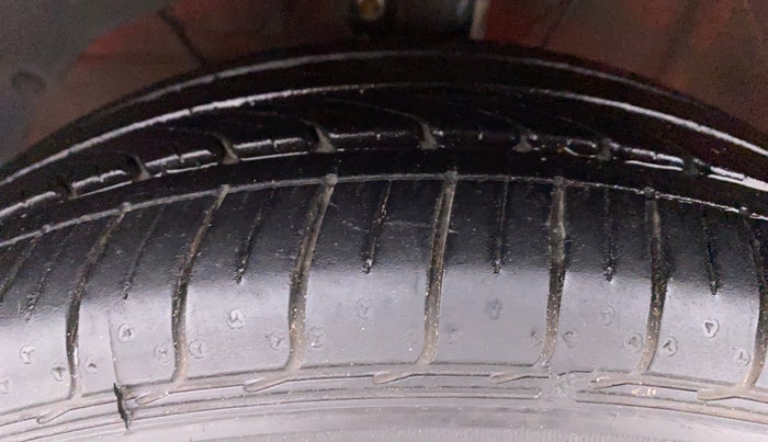 2018 Maruti Swift ZXI+, Petrol, Manual, 80,457 km, Left Front Tyre Tread