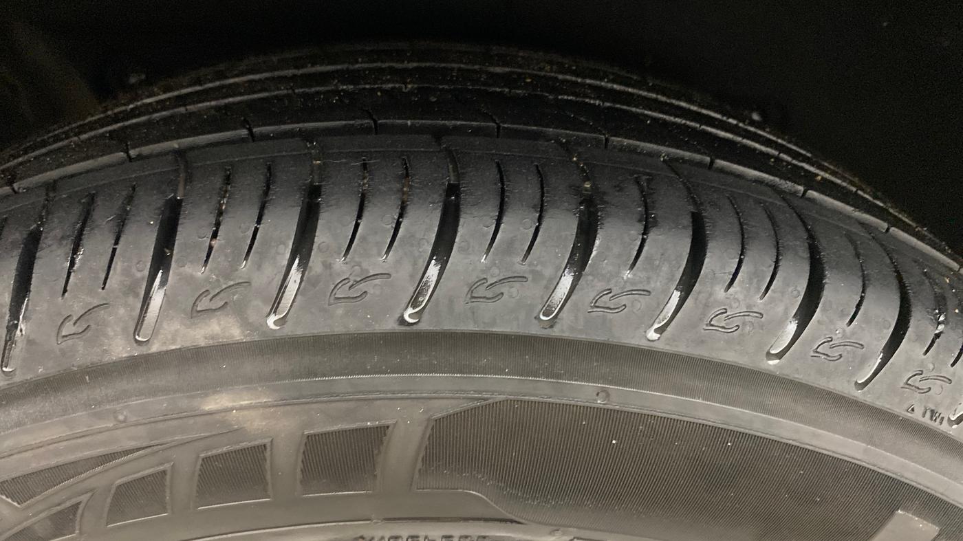 2019 Mahindra MARAZZO M2 8 STR, Diesel, Manual, 1,15,714 km, Right Rear Tyre Tread