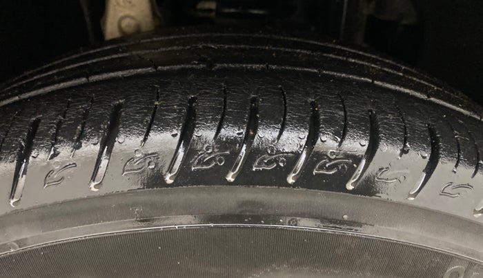 2019 Mahindra MARAZZO M2 8 STR, Diesel, Manual, 1,15,714 km, Right Front Tyre Tread