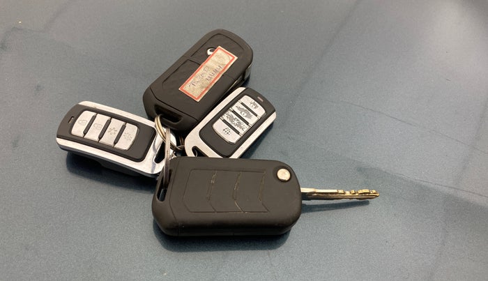 2019 Mahindra MARAZZO M2 8 STR, Diesel, Manual, 1,15,714 km, Key Close Up