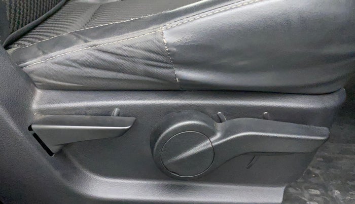 2021 Mahindra Thar LX PETROL HT 4WD AT, Petrol, Automatic, 52,389 km, Driver Side Adjustment Panel