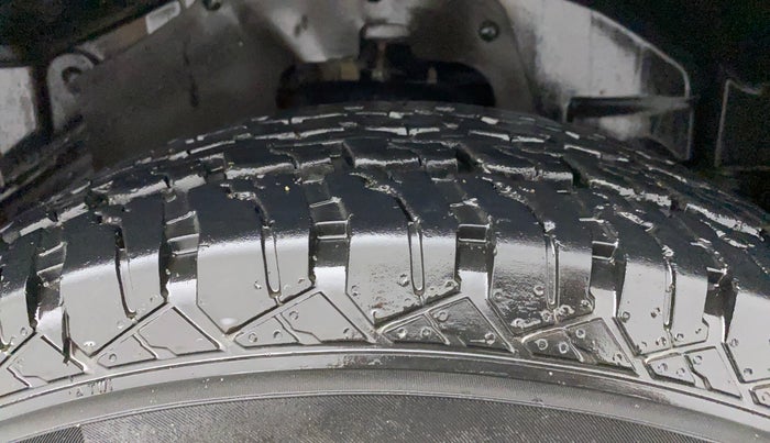 2021 Mahindra Thar LX PETROL HT 4WD AT, Petrol, Automatic, 52,389 km, Right Front Tyre Tread