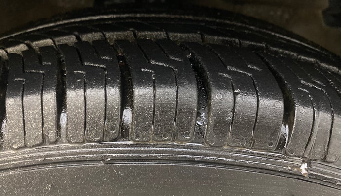 2014 Maruti Celerio VXI AMT, Petrol, Automatic, 71,459 km, Right Front Tyre Tread