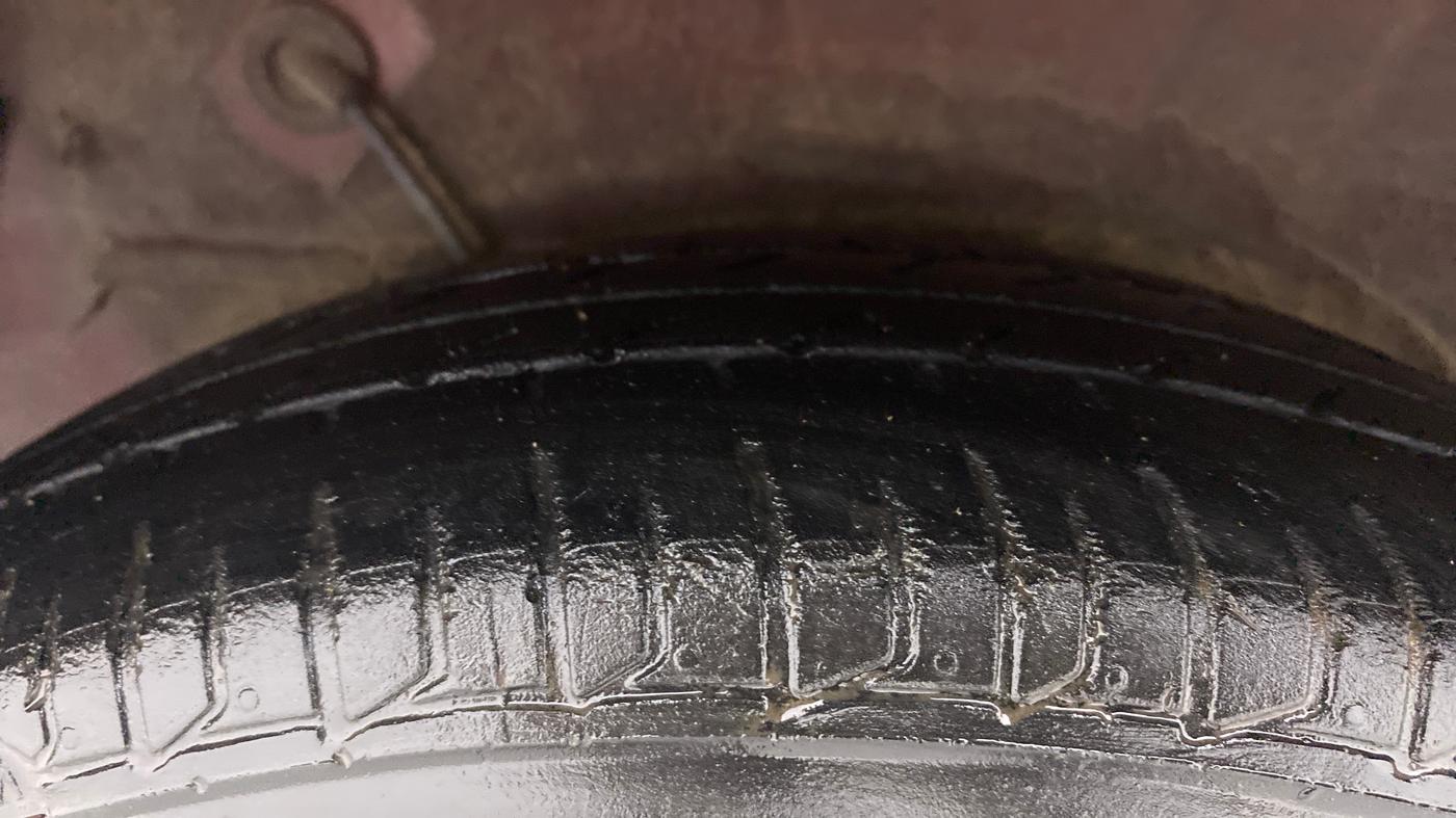 2013 Hyundai i10 ASTA 1.2 AT SUNROOF, Petrol, Automatic, 62,217 km, Right Rear Tyre Tread
