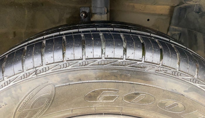 2014 Maruti Swift Dzire VXI, Petrol, Manual, 56,486 km, Right Front Tyre Tread