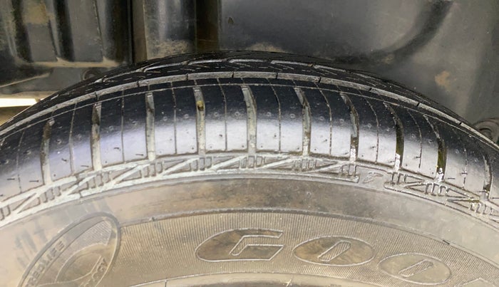 2014 Maruti Swift Dzire VXI, Petrol, Manual, 56,486 km, Right Rear Tyre Tread