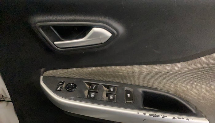 2021 Nissan MAGNITE XL, Petrol, Manual, 64,663 km, Driver Side Door Panels Control