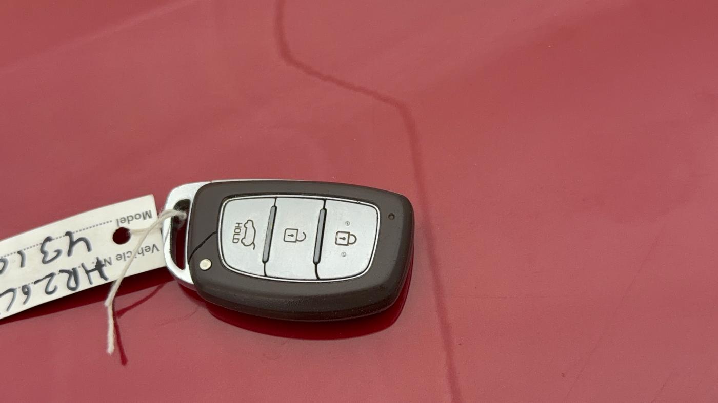 2016 Hyundai Creta SX PLUS 1.6 PETROL, Petrol, Manual, 78,428 km, Key Close Up