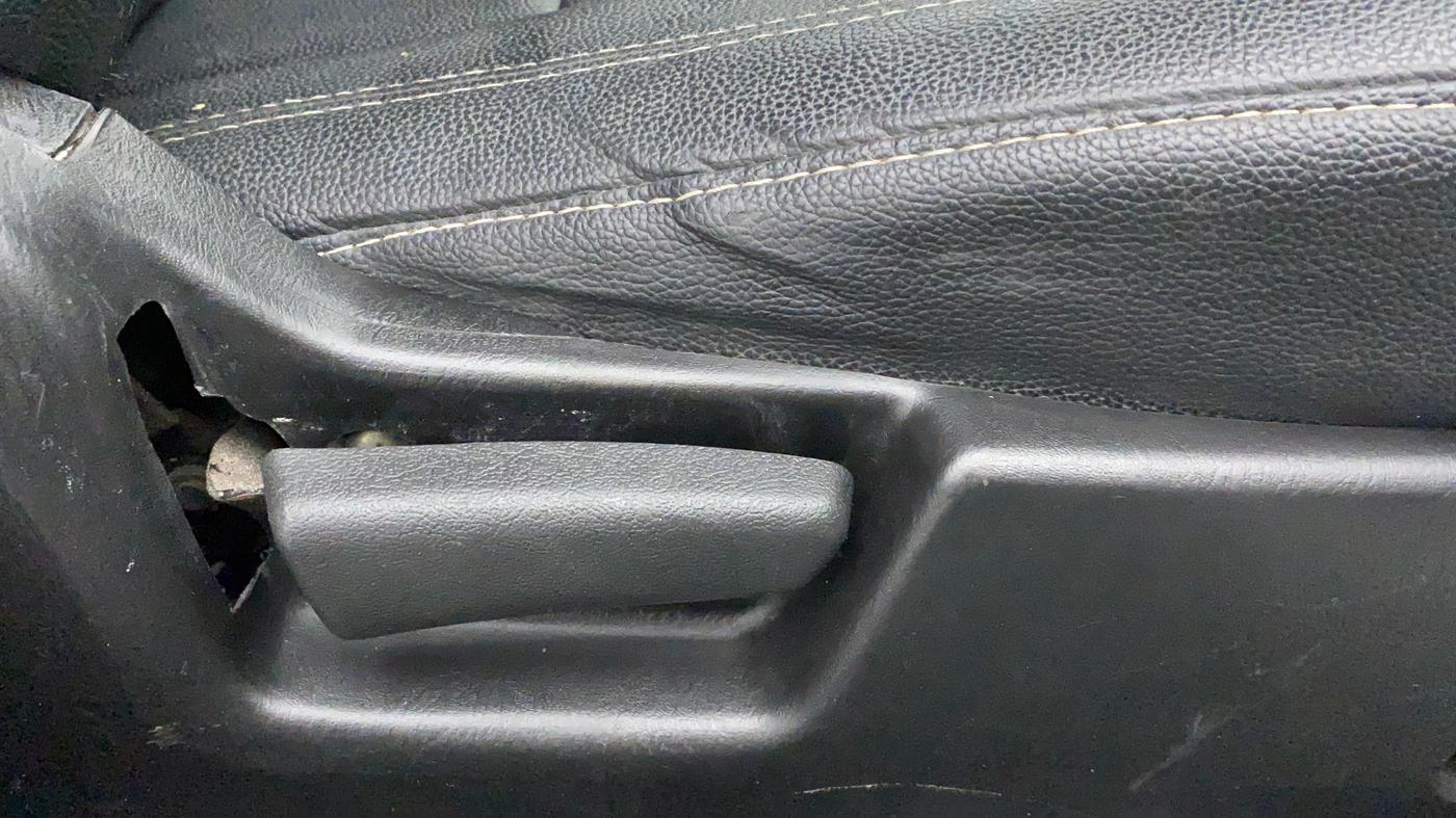 2019 Maruti Alto LXI, Petrol, Manual, 57,238 km, Driver Side Adjustment Panel