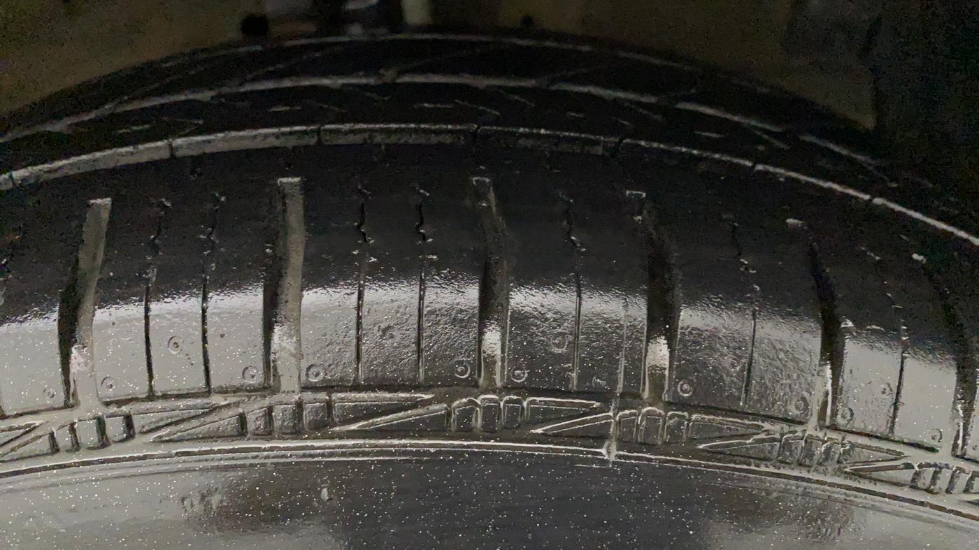 2015 Maruti Swift VXI, Petrol, Manual, 75,505 km, Right Front Tyre Tread