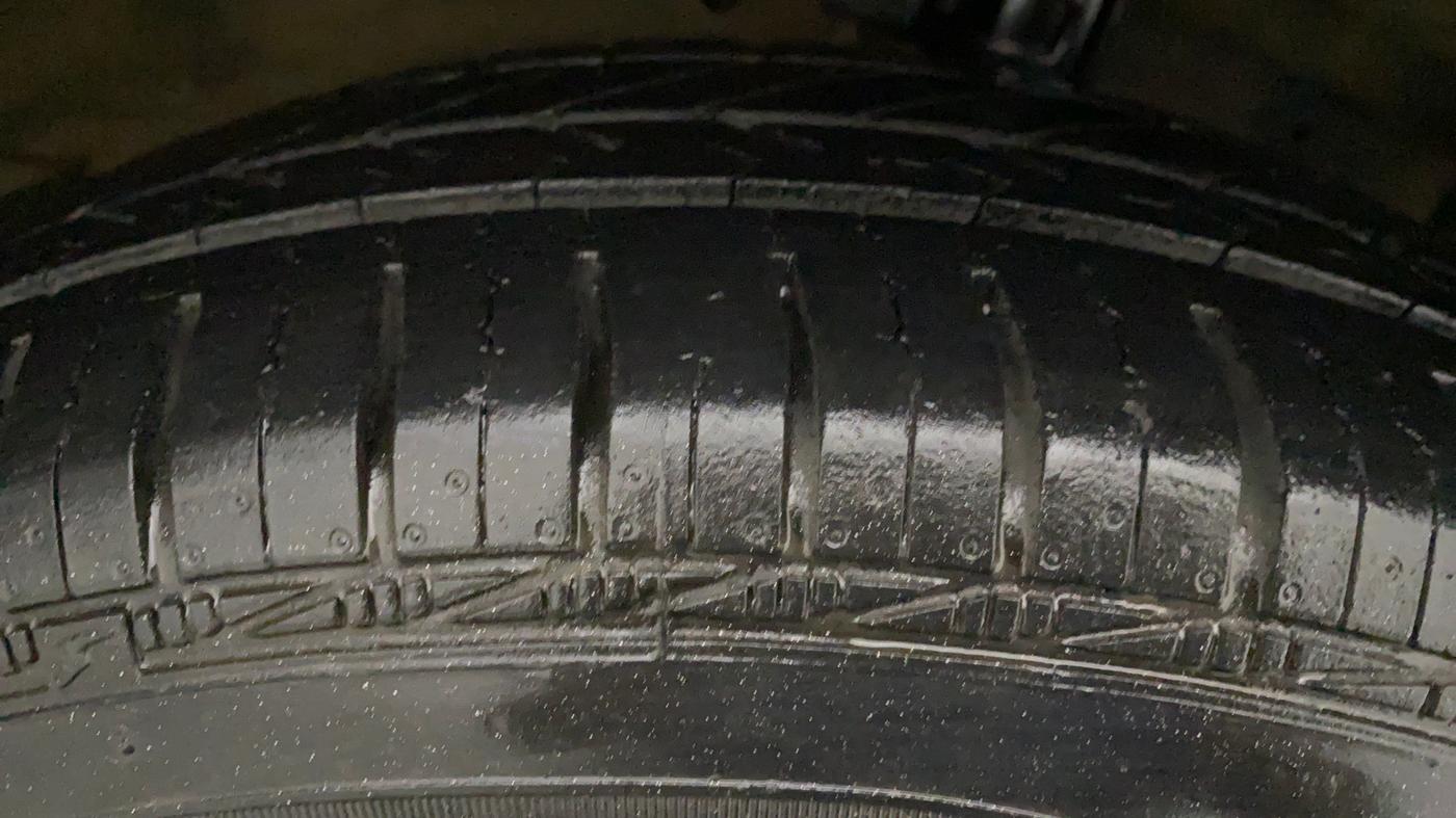 2015 Maruti Swift VXI, Petrol, Manual, 75,505 km, Right Rear Tyre Tread