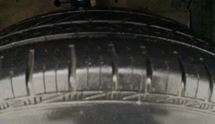 2015 Maruti Swift VXI, Petrol, Manual, 75,505 km, Left Rear Tyre Tread