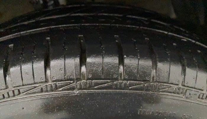 2015 Maruti Swift VXI, Petrol, Manual, 75,505 km, Left Front Tyre Tread