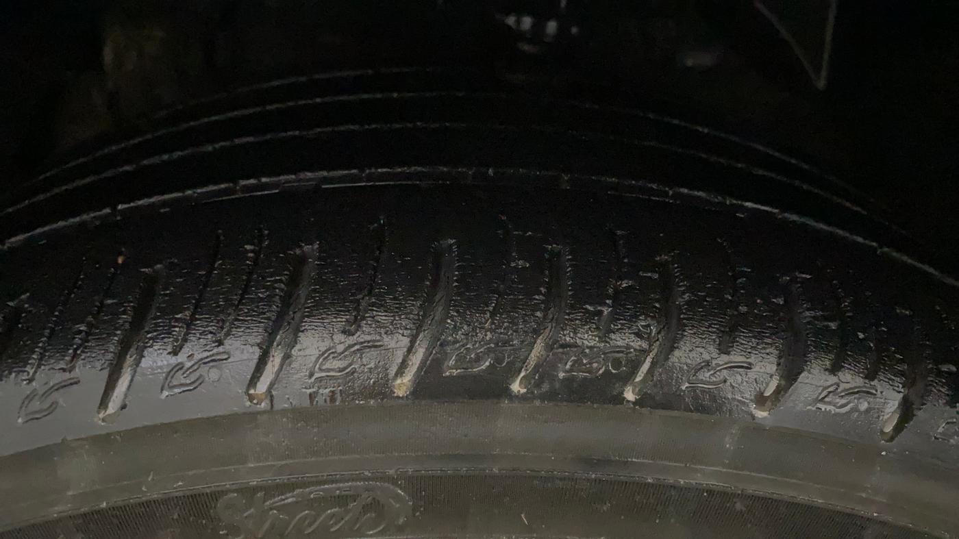 2020 Mahindra XUV300 W8 1.2 PETROL, Petrol, Manual, 50 km, Left Front Tyre Tread