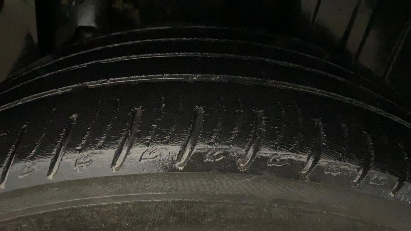 2020 Mahindra XUV300 W8 1.2 PETROL, Petrol, Manual, 50 km, Left Rear Tyre Tread