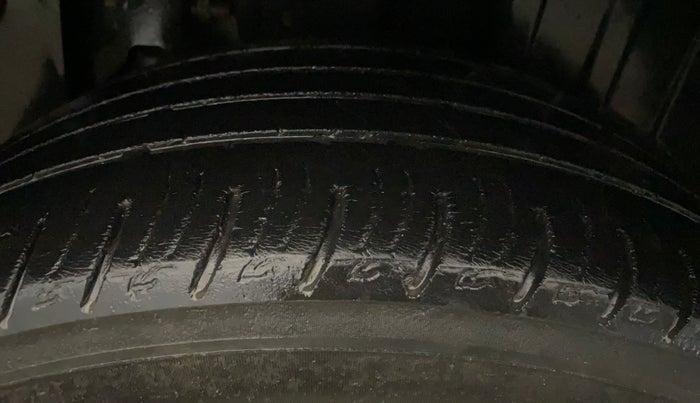 2020 Mahindra XUV300 W8 1.2 PETROL, Petrol, Manual, 50 km, Left Rear Tyre Tread