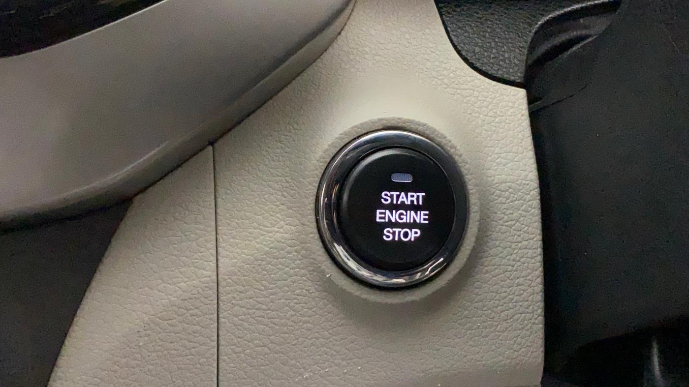 2020 Mahindra XUV300 W8 1.2 PETROL, Petrol, Manual, 50 km, Keyless Start/ Stop Button