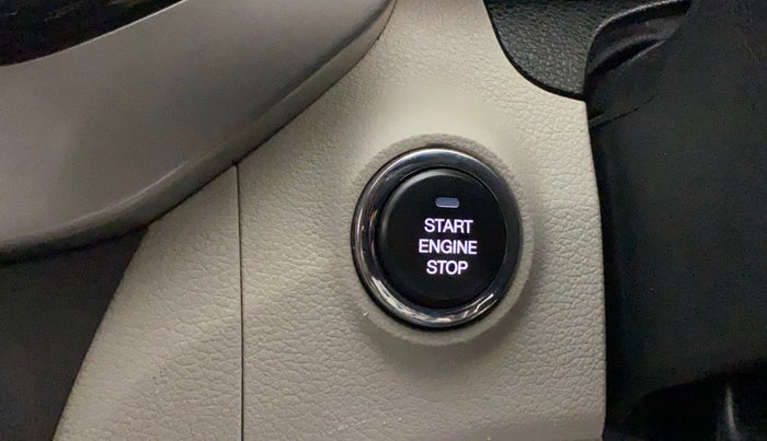 2020 Mahindra XUV300 W8 1.2 PETROL, Petrol, Manual, 50 km, Keyless Start/ Stop Button