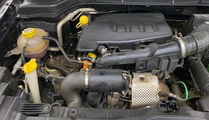 2020 Mahindra XUV300 W8 1.2 PETROL, Petrol, Manual, 50 km, Engine View - Right