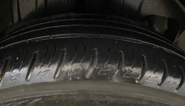 2020 Mahindra XUV300 W8 1.2 PETROL, Petrol, Manual, 50 km, Right Rear Tyre Tread